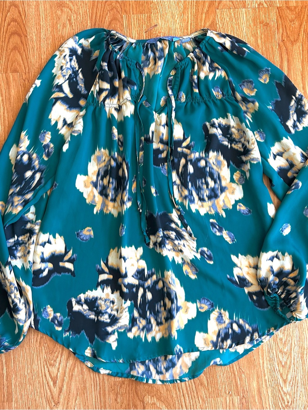 Simply Vera Vera Wang Green Floral Tie-Neck Blouse